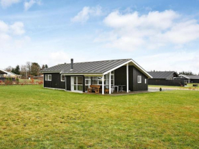 Cosy Holiday Home in Hadsund with Sauna, Øster Hurup